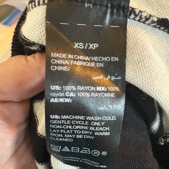 White House Black Market V-Neck Chevron Sweater - Picture 4 of 4